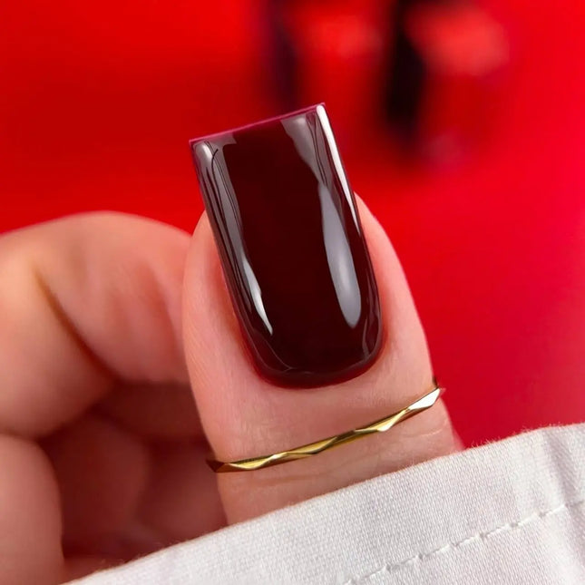 BIBLIOTEKA Lac de unghii gel №047 Oxblood 10ml - Culoare burgundy roșu închis profund