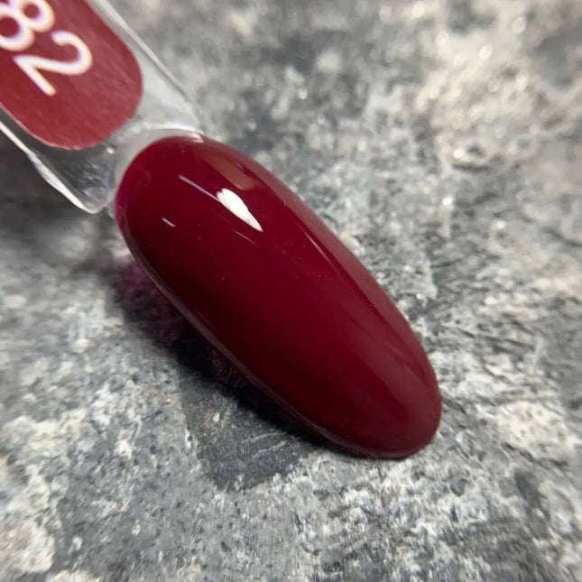 Ojă semipermanentă colorată Edlen №82 Dark Ruby, 9ml